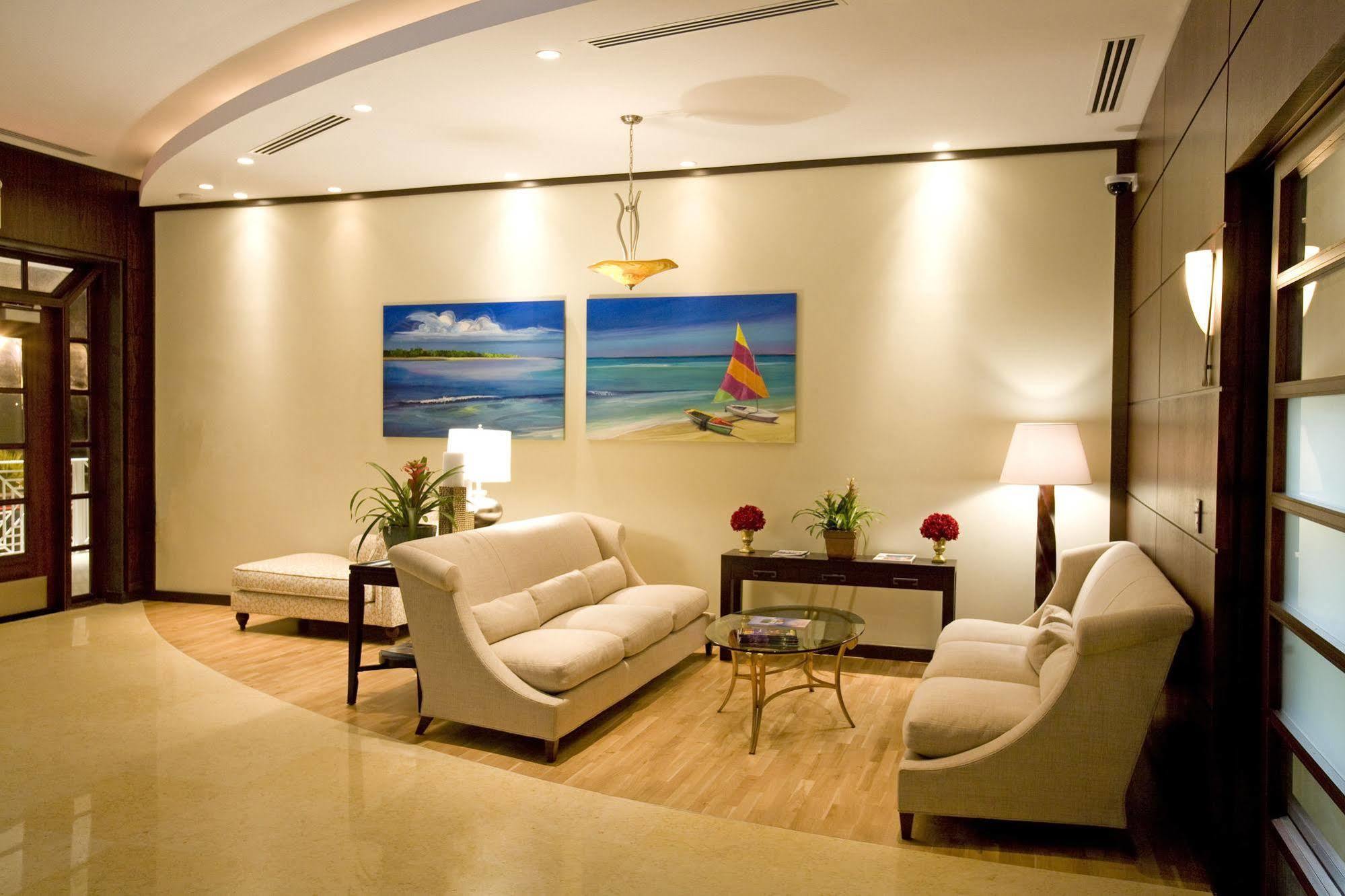 Caribbean Club Boutique Hotel, Grand Cayman Dog City Buitenkant foto
