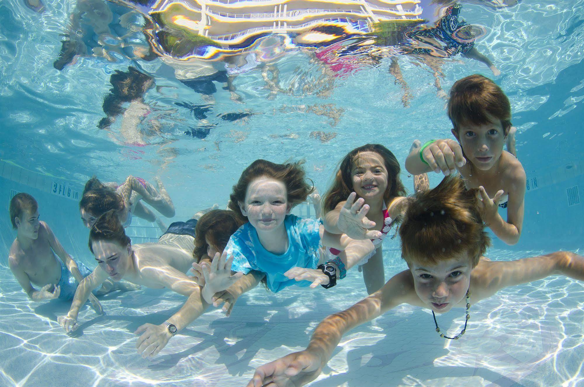 Caribbean Club Boutique Hotel, Grand Cayman Dog City Buitenkant foto