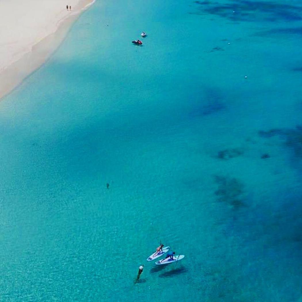 Caribbean Club Boutique Hotel, Grand Cayman Dog City Buitenkant foto