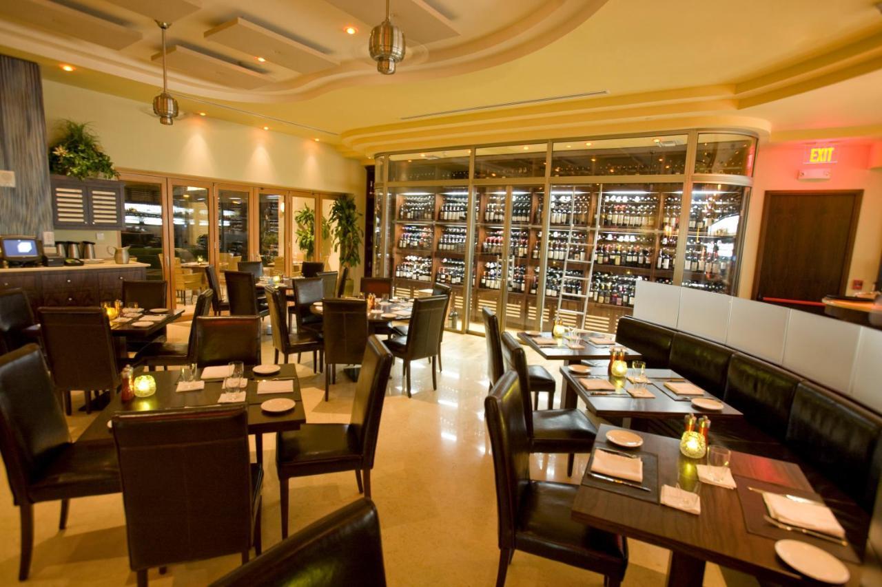 Caribbean Club Boutique Hotel, Grand Cayman Dog City Buitenkant foto