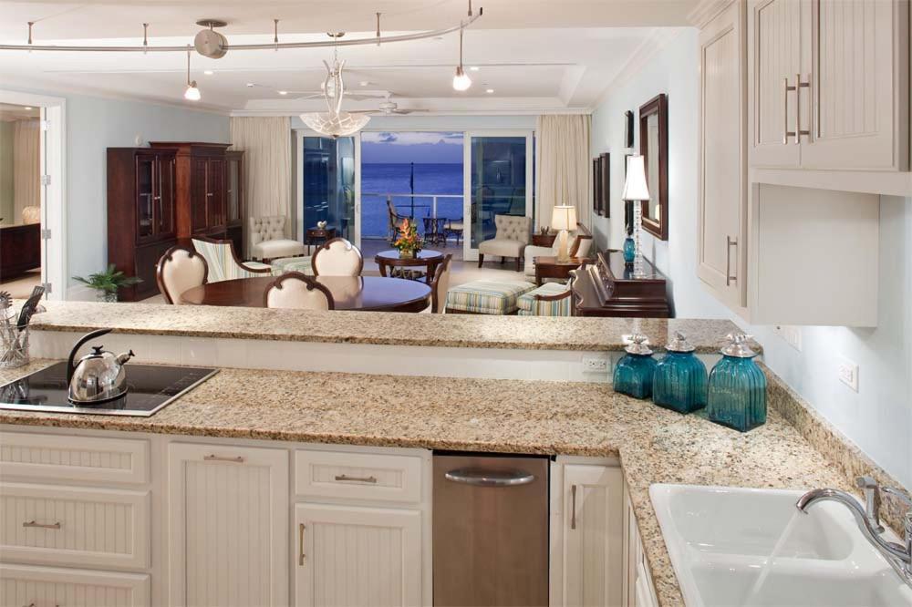 Caribbean Club Boutique Hotel, Grand Cayman Dog City Buitenkant foto