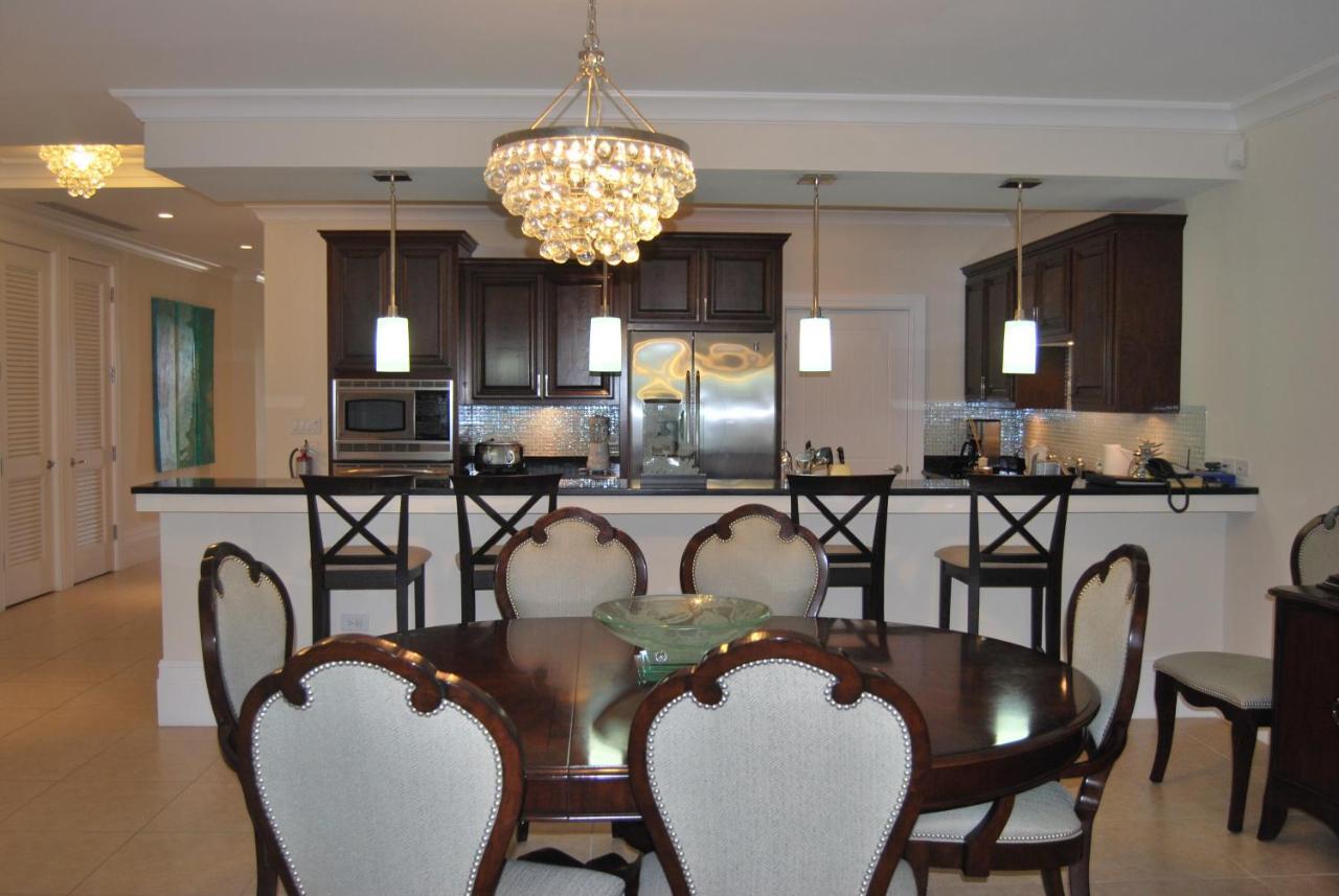 Caribbean Club Boutique Hotel, Grand Cayman Dog City Buitenkant foto
