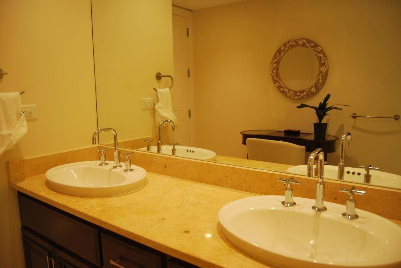 Caribbean Club Boutique Hotel, Grand Cayman Dog City Buitenkant foto
