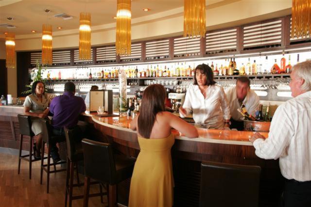 Caribbean Club Boutique Hotel, Grand Cayman Dog City Buitenkant foto